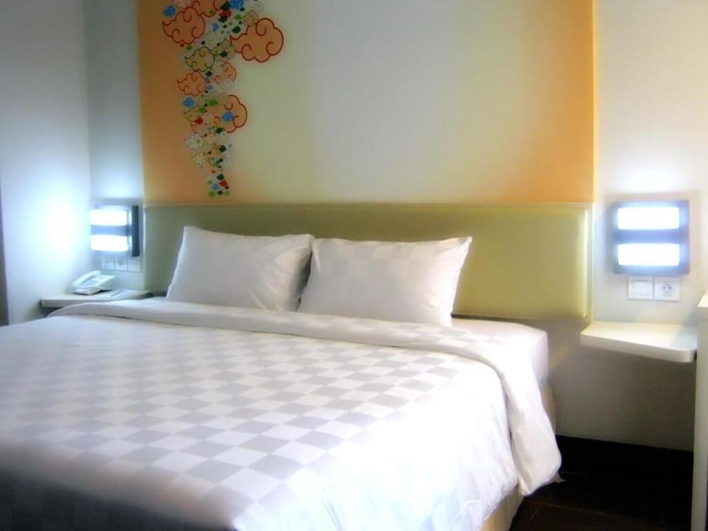 Cordela Hotel Cirebon Kültér fotó