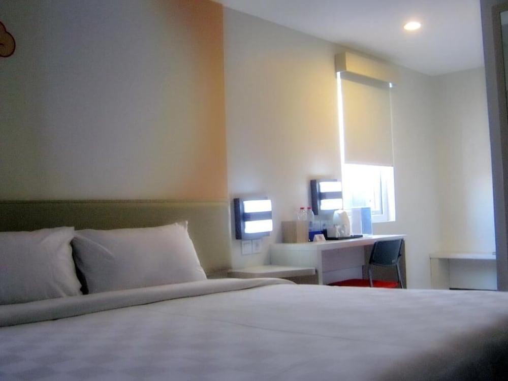 Cordela Hotel Cirebon Kültér fotó