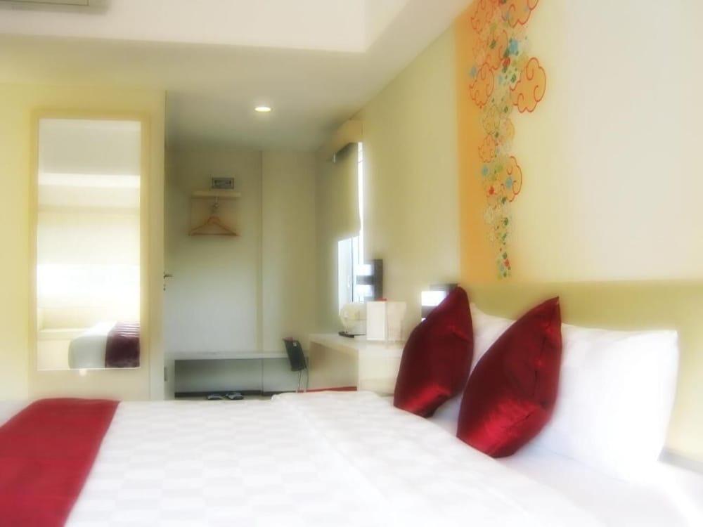 Cordela Hotel Cirebon Kültér fotó