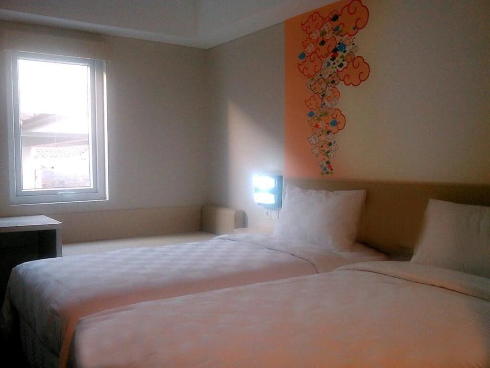 Cordela Hotel Cirebon Kültér fotó